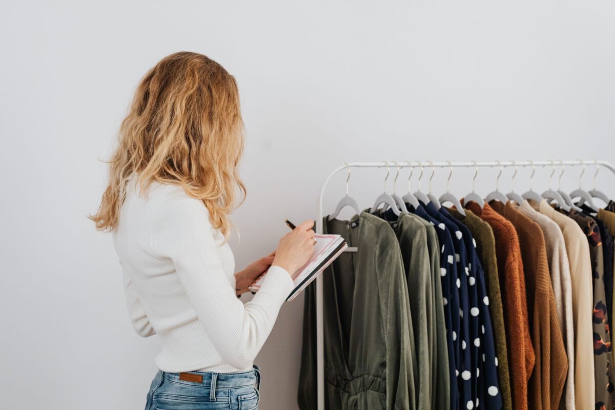 checklist mode vacances miser vêtements polyvalents